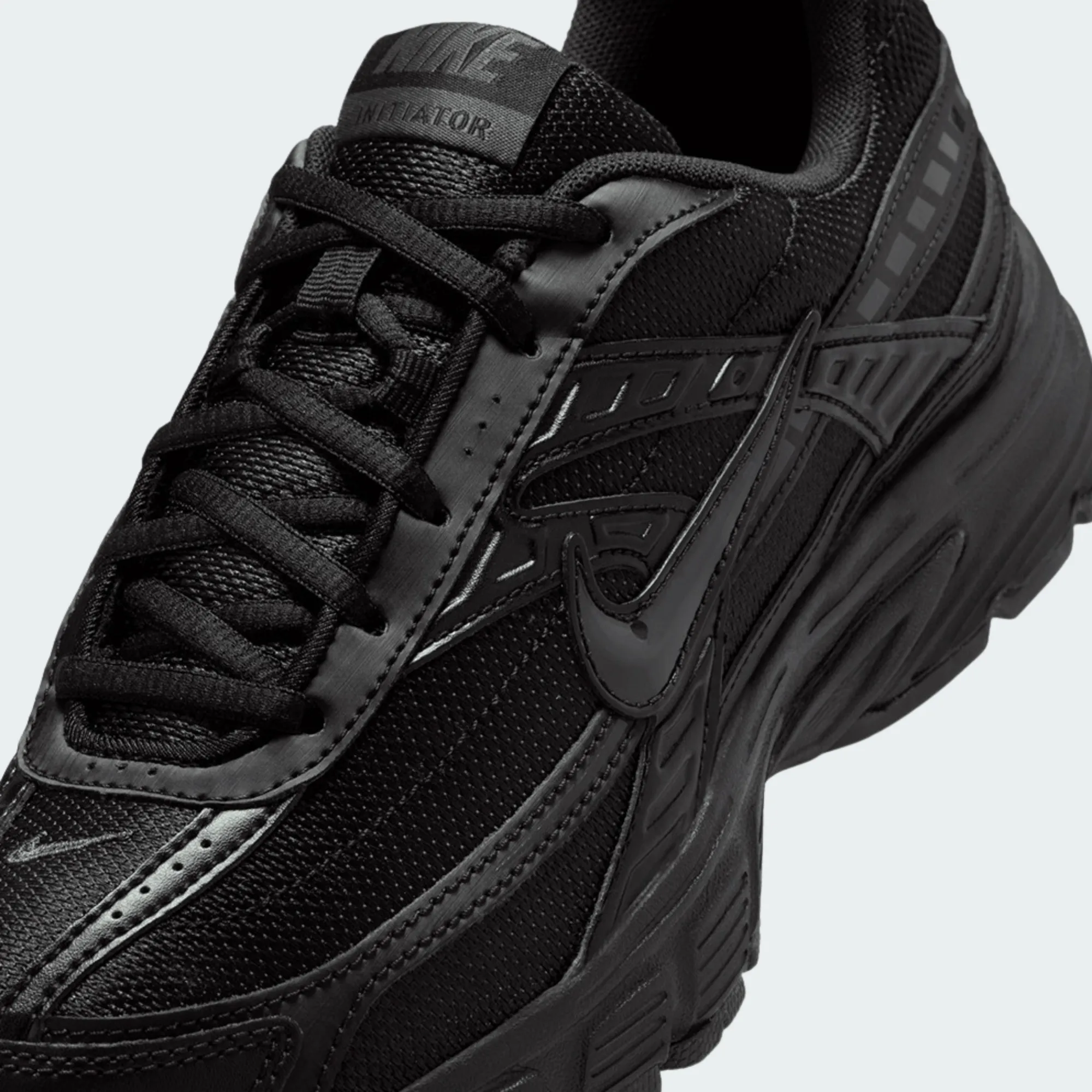 WMNS NIKE INITIATOR