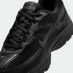 WMNS NIKE INITIATOR